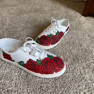 i make custom shoes/ Instagram: felix.customs